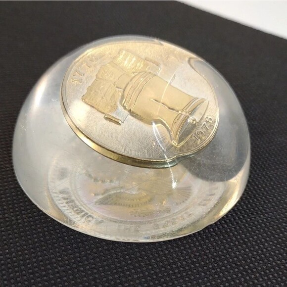 Liberty Bell Eagle Coin Vintage Paperweight Lucite Resin - Picture 4 of 16